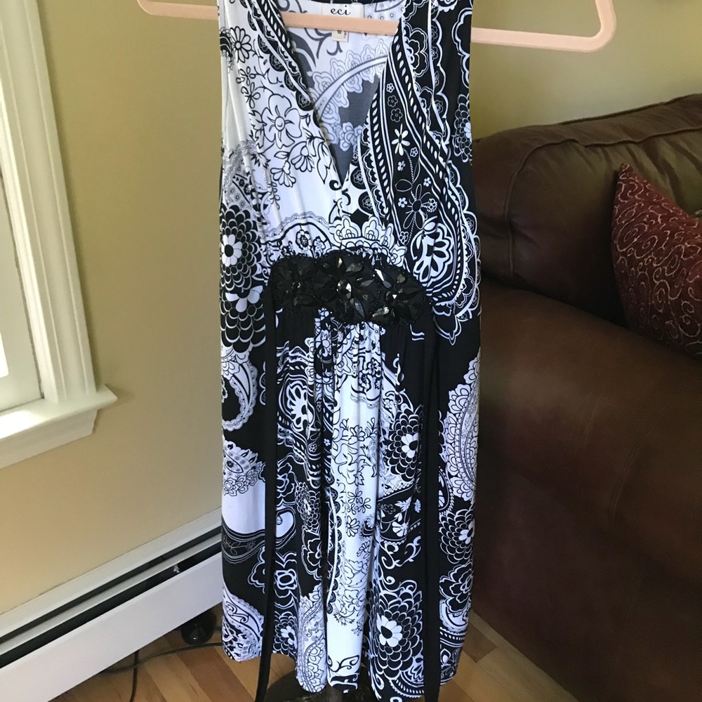 Adorable short black and white floral dress